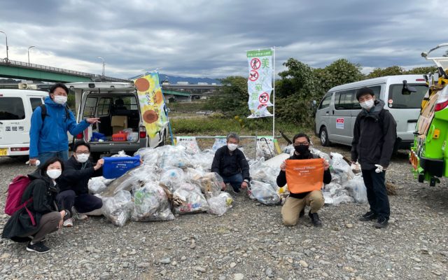座間市内を流れる相模川河川敷の清掃活動にWOOMSチームが参加しました。