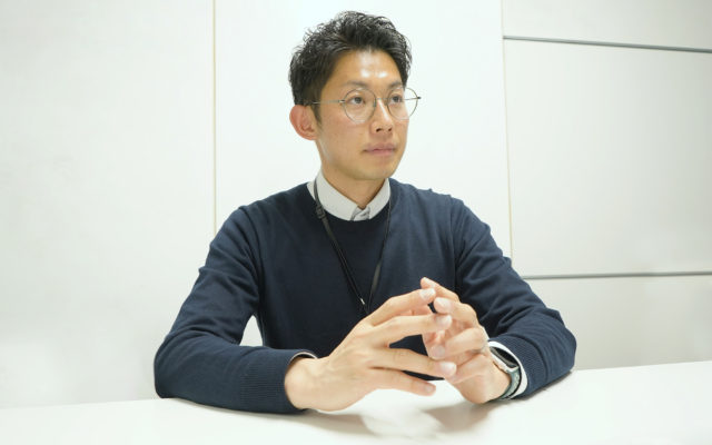 WOOMSスタッフインタビュー-ひとを動かす現場力-【小田急電鉄 加藤 健太】
